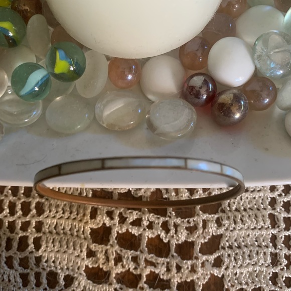 VINTAGE Brass and Mother of Pearl choker collar and bangle bracelet - Picture 4 of 10